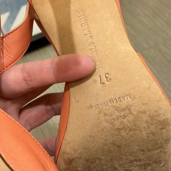 Manolo Blahnik coral slingback heels 37 - Picture 8 of 12